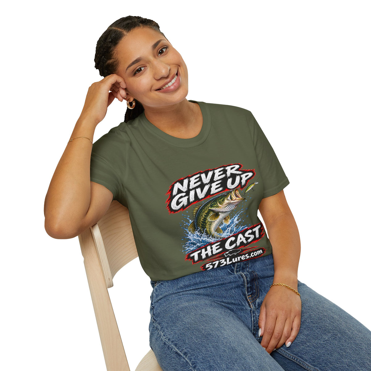 T-Shirt Never Give Up, the Cast Bass Fishing Graphic Tee Never Get Skunked Again