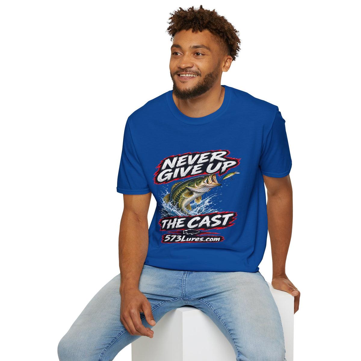 T-Shirt Never Give Up, the Cast Bass Fishing Graphic Tee Never Get Skunked Again