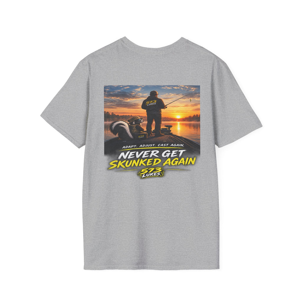 T-Shirt Never Give Up, the Cast Bass Fishing Graphic Tee Never Get Skunked Again
