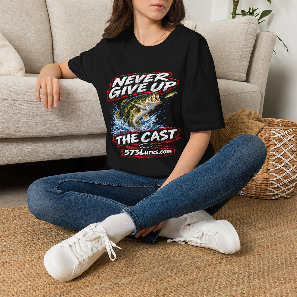 T-Shirt Never Give Up, the Cast Bass Fishing Graphic Tee Never Get Skunked Again