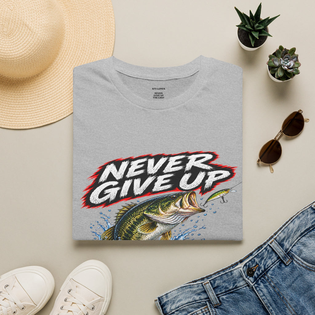 T-Shirt Never Give Up, the Cast Bass Fishing Graphic Tee Never Get Skunked Again
