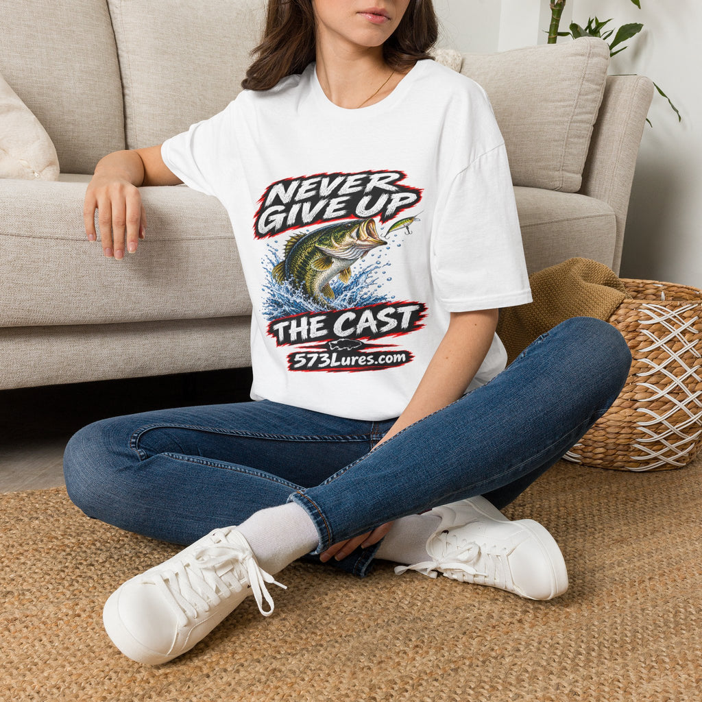T-Shirt Never Give Up, the Cast Bass Fishing Graphic Tee Never Get Skunked Again