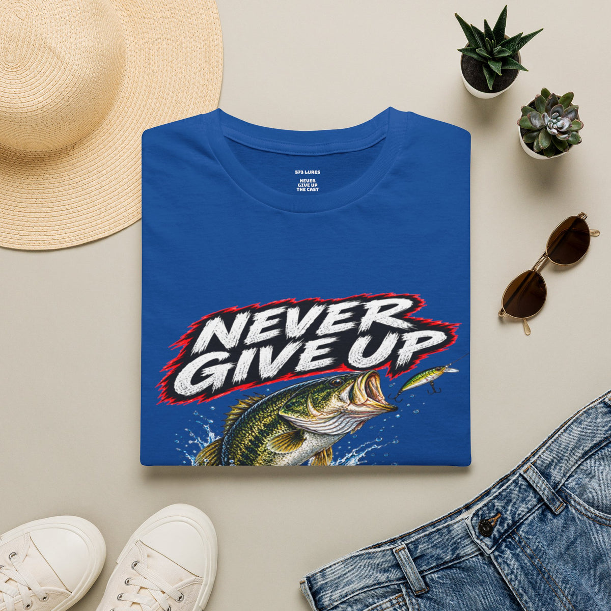 T-Shirt Never Give Up, the Cast Bass Fishing Graphic Tee Never Get Skunked Again